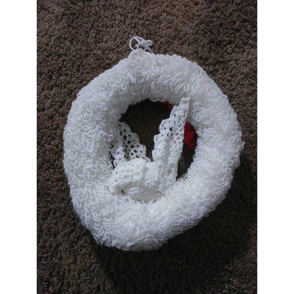 Vtg Christmas White Wreath Dove & Christmas Holly Crochet Holiday Wall Decor su1 - Picture 4 of 5